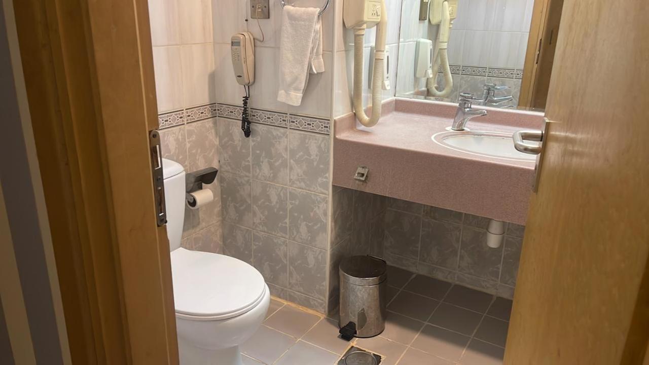 Sun & Sands Hotel Llc Dubai Bagian luar foto